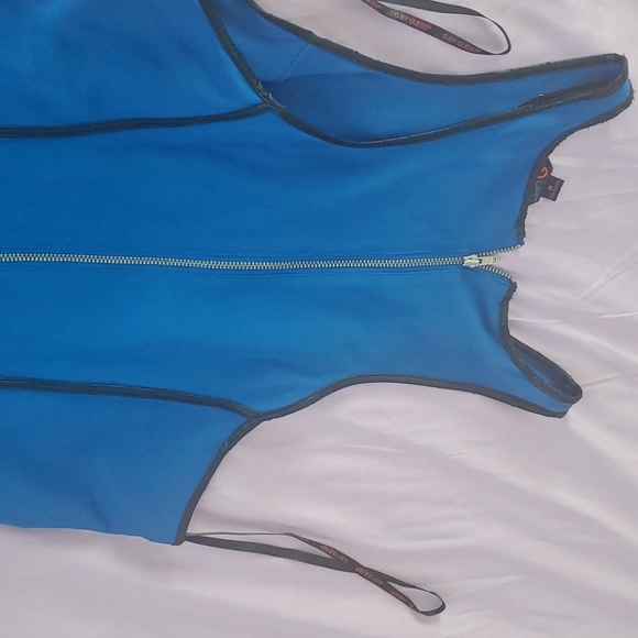 Dress - Picture 7 of 7